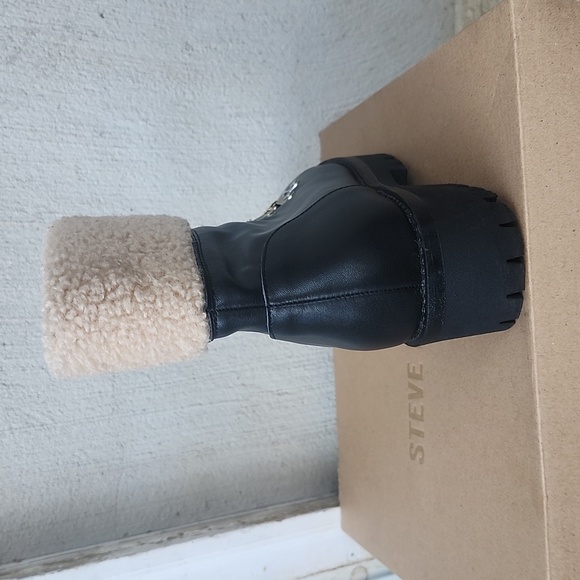 Steve Madden Aniko Black Leather Ankle Boots - Picture 4 of 8